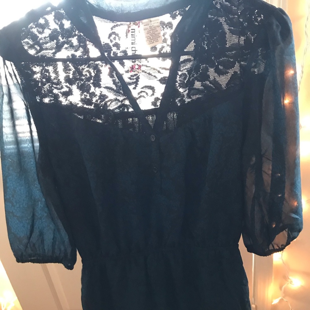 Sheer lace back dress with 1/4 length sleeves